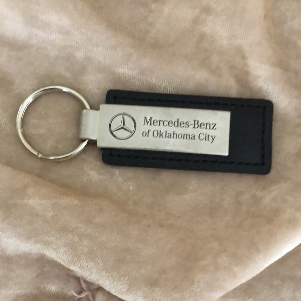 Mercedes Benz Genuine Black Leather Metal Tag Key Ring Keychain Oklahoma City - Picture 2 of 3